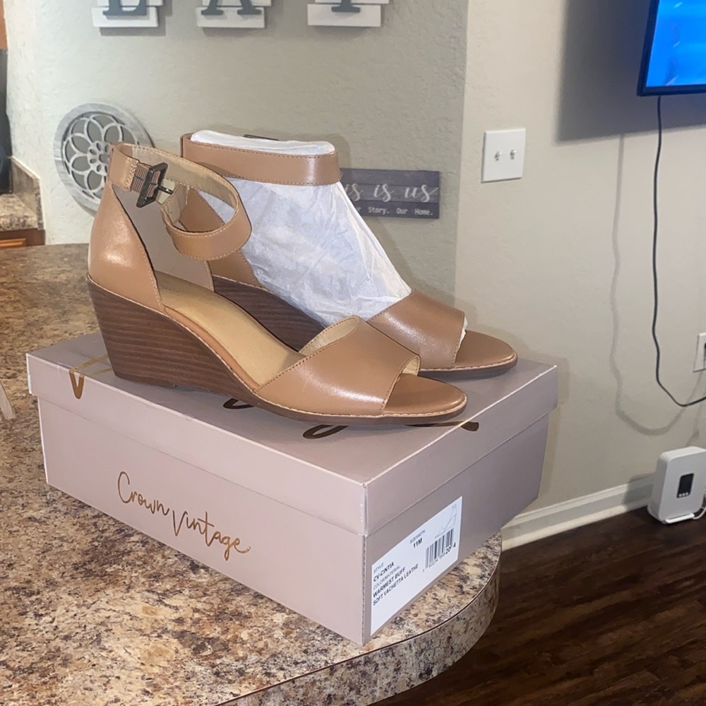 Crown Vintage Wedge